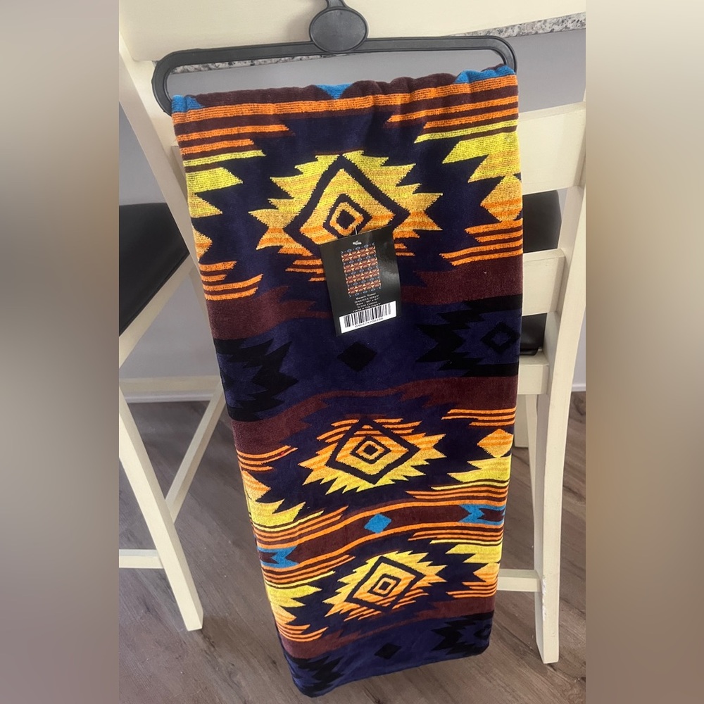 Colorful Geometric Patterned Towel (36x67)